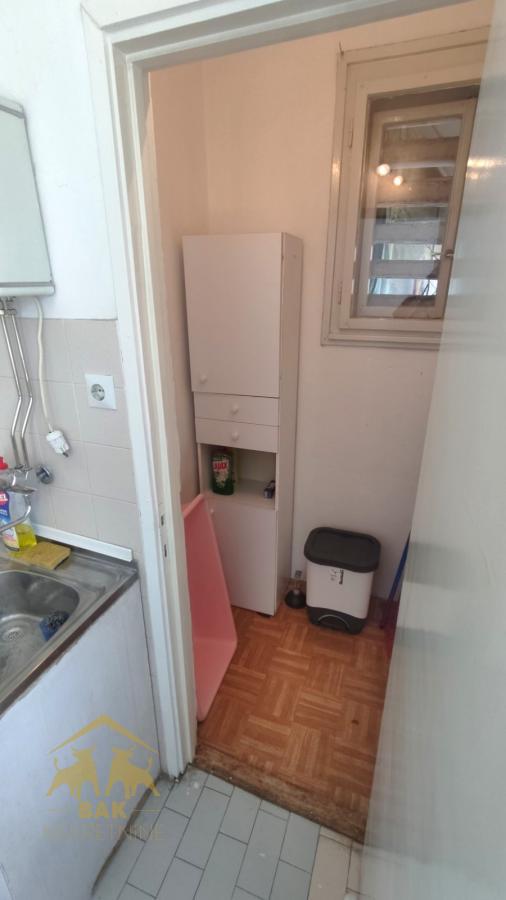 Prelep, osvetljen trosoban stan na Limanu 1