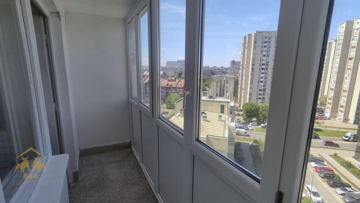 Prelep, osvetljen trosoban stan na Limanu 1