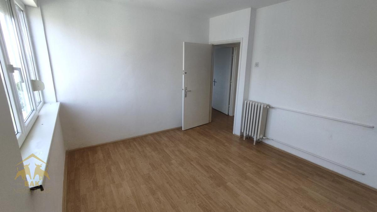 Prelep, osvetljen trosoban stan na Limanu 1