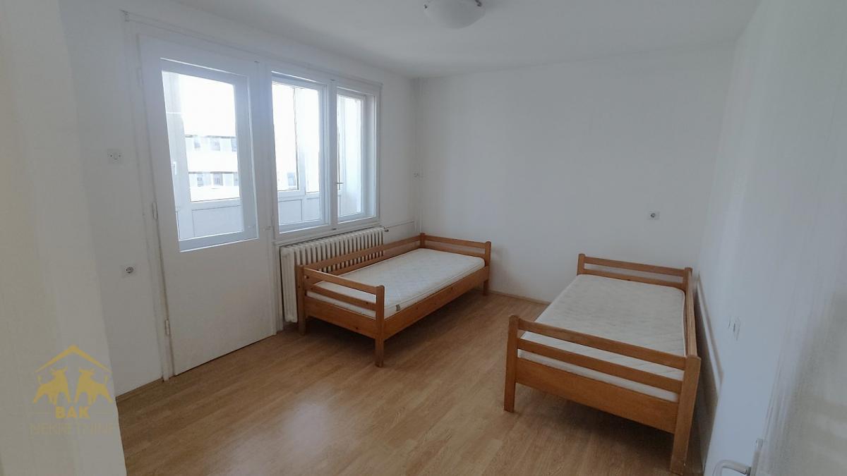 Prelep, osvetljen trosoban stan na Limanu 1