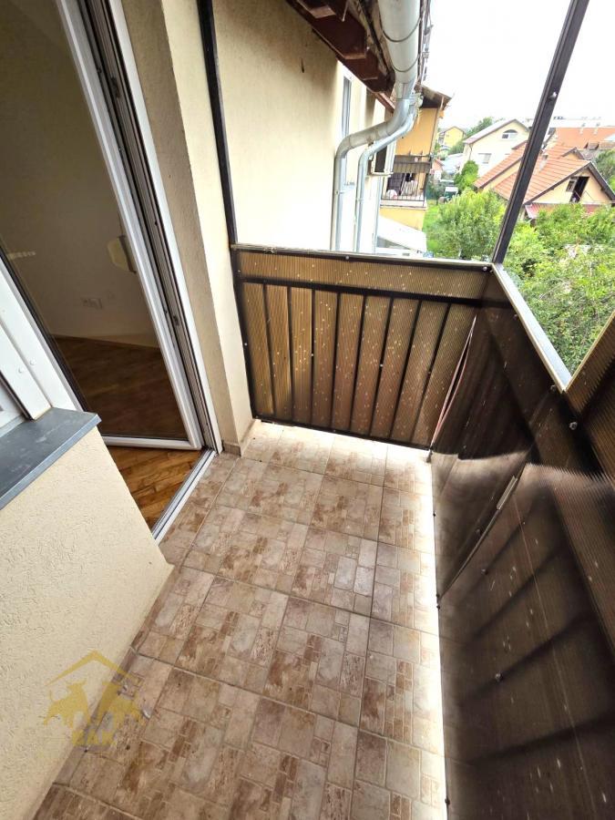 Prelep renoviran dvosoban stan na Adicama