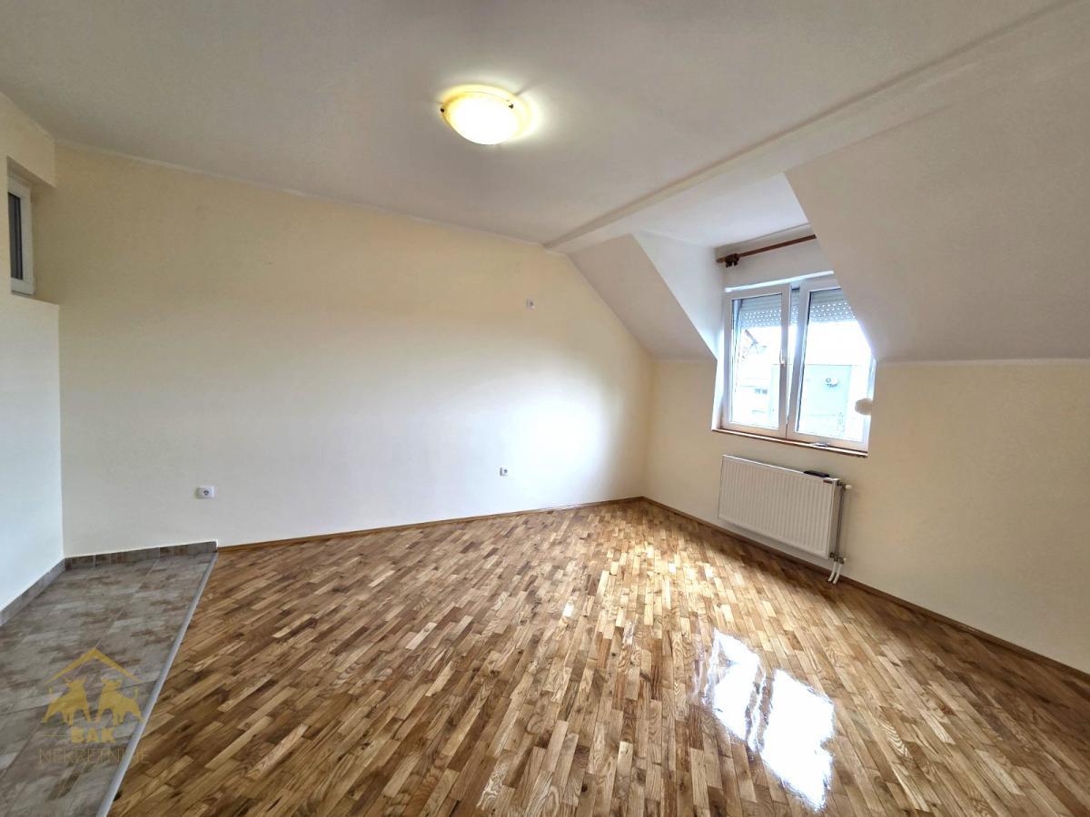 Prelep renoviran dvosoban stan na Adicama