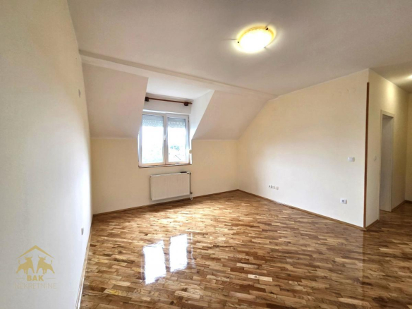 Prelep renoviran dvosoban stan na Adicama