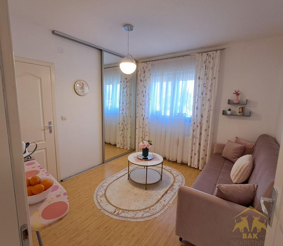 900