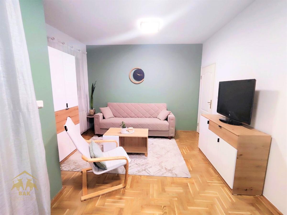 Prelepa nameštena garsonjera na Podbari
