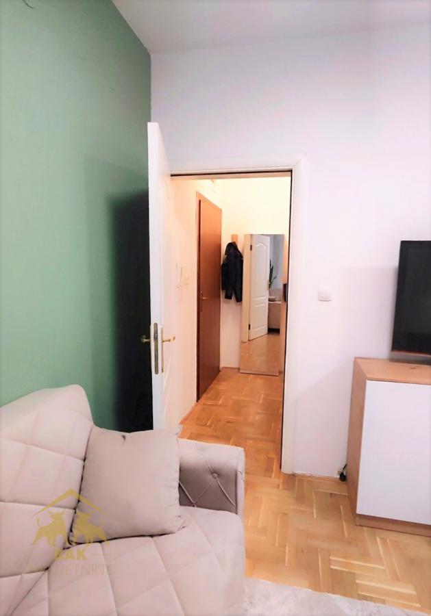 Prelepa nameštena garsonjera na Podbari