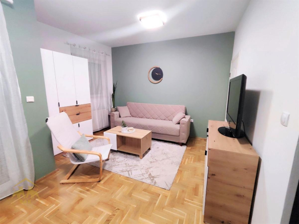 Prelepa nameštena garsonjera na Podbari