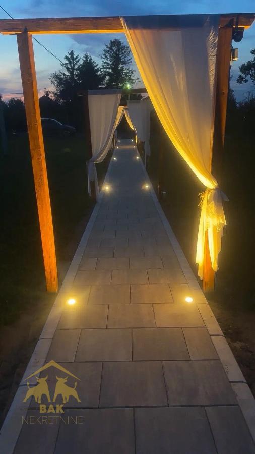 Prelepa vikend kuća sa bazenom u Indjiji