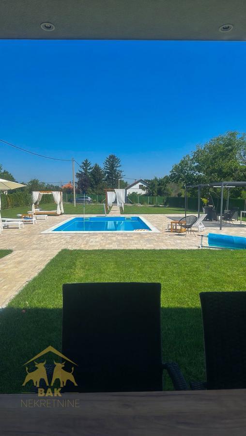 Prelepa vikend kuća sa bazenom u Indjiji