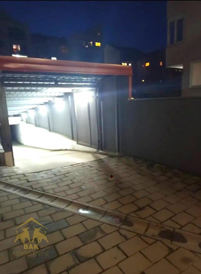 Prodaja garaže na Detelinari