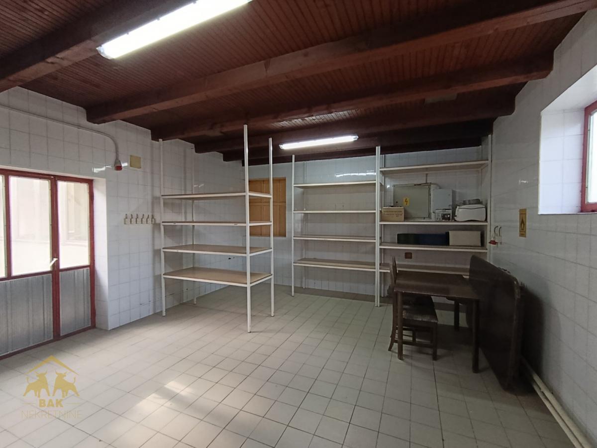 Proizvodni pogon sa kućom u Ravnom selu