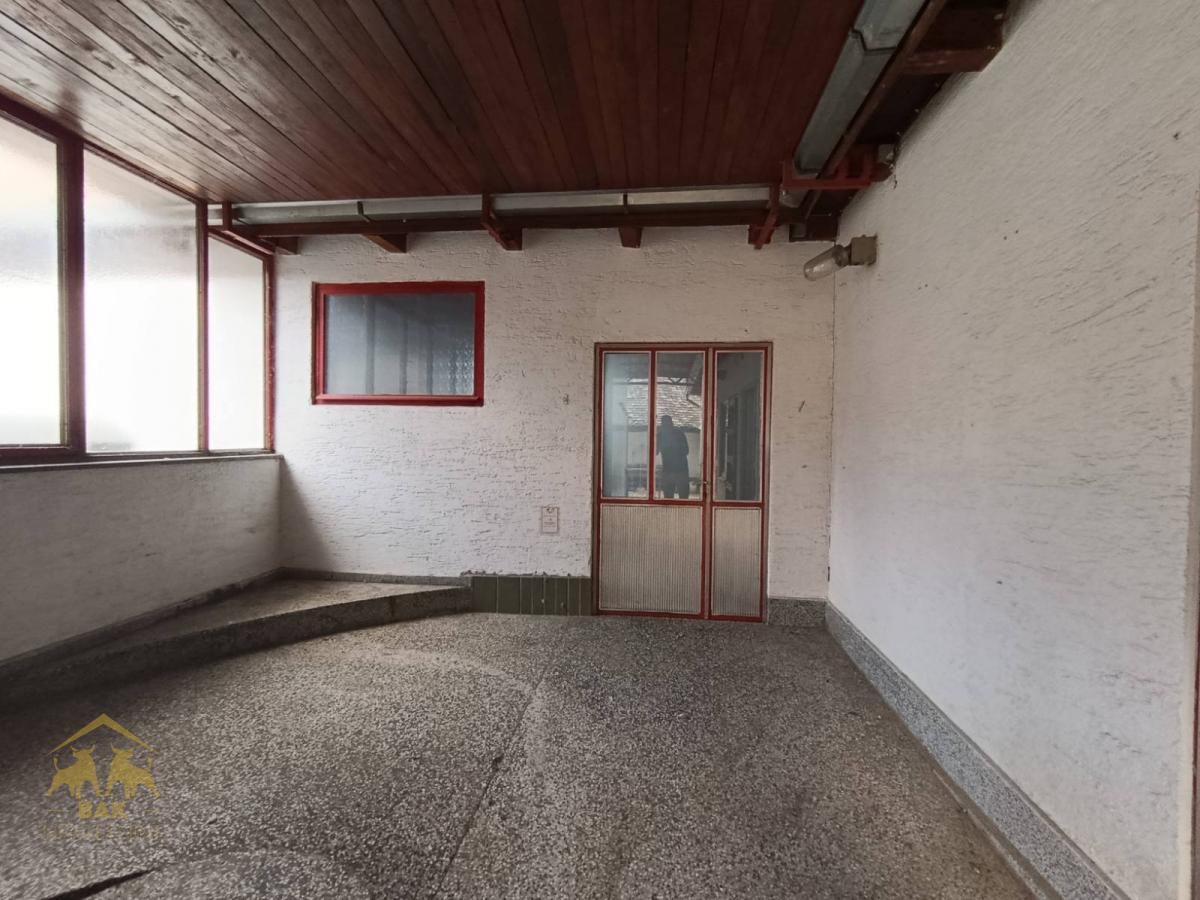 Proizvodni pogon sa kućom u Ravnom selu