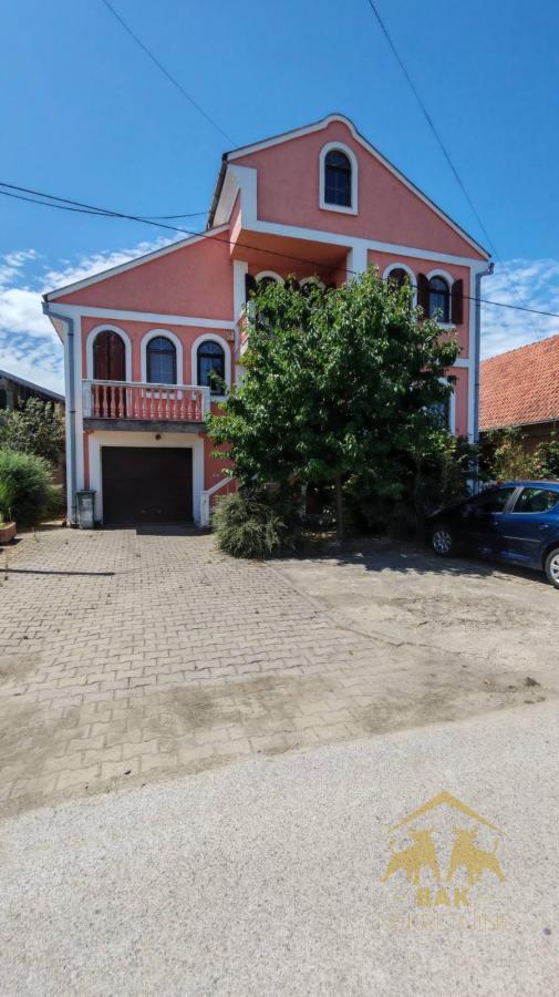 Prostrana i funkcionalna kuća u Rumenci