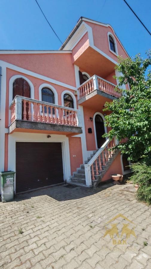 Prostrana i funkcionalna kuća u Rumenci