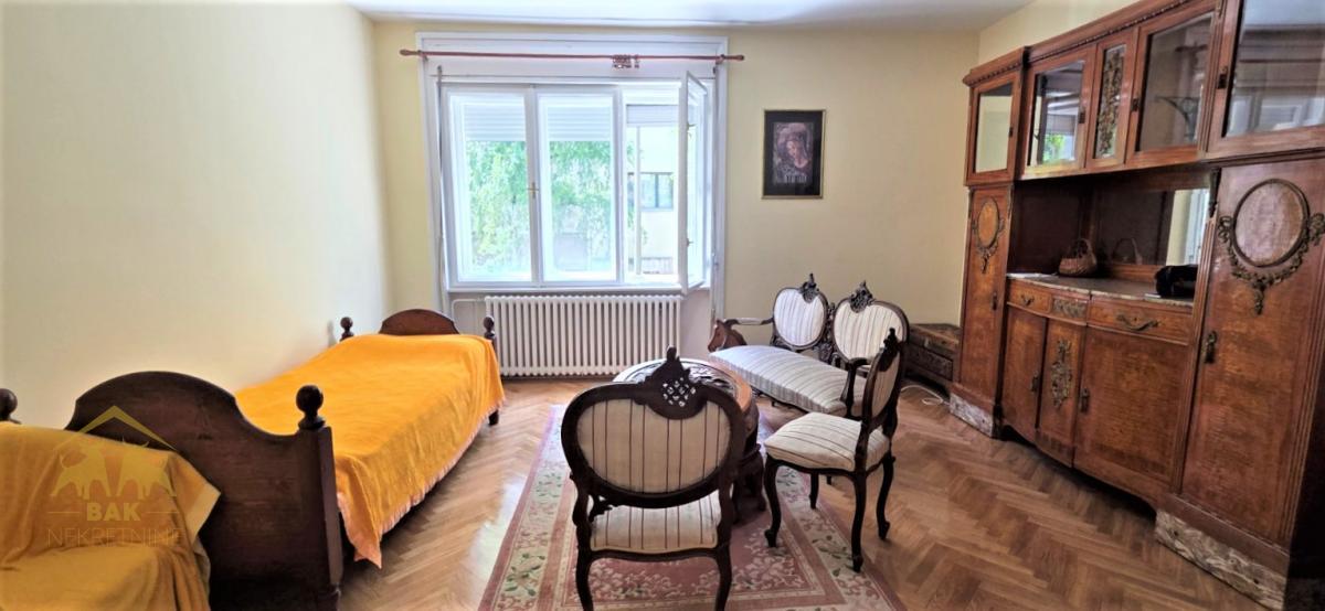 Salonski dvosoban stan u strogom centru grada