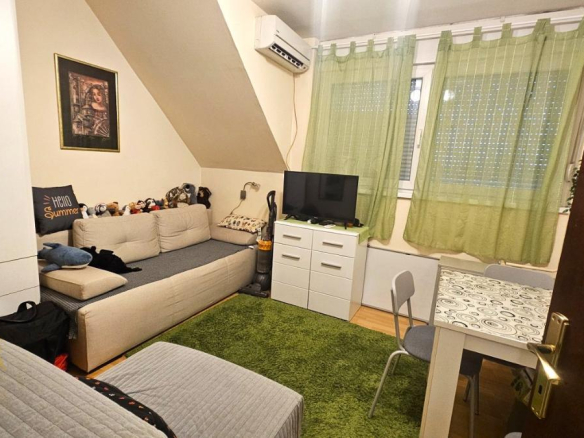 Super nameštena garsonjera na Bulevaru Oslobođenja
