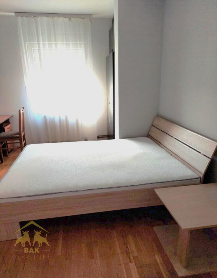 Trosoban stan na Novoj Detelinari
