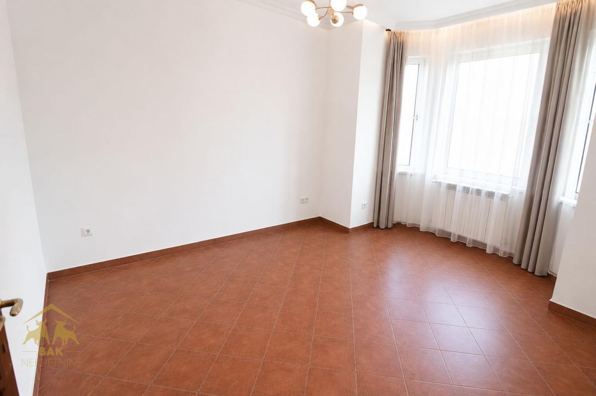 URBANA VILA SA POSLOVNIM PROSTOROM, PRVI RED DO NOVOG NASELJA