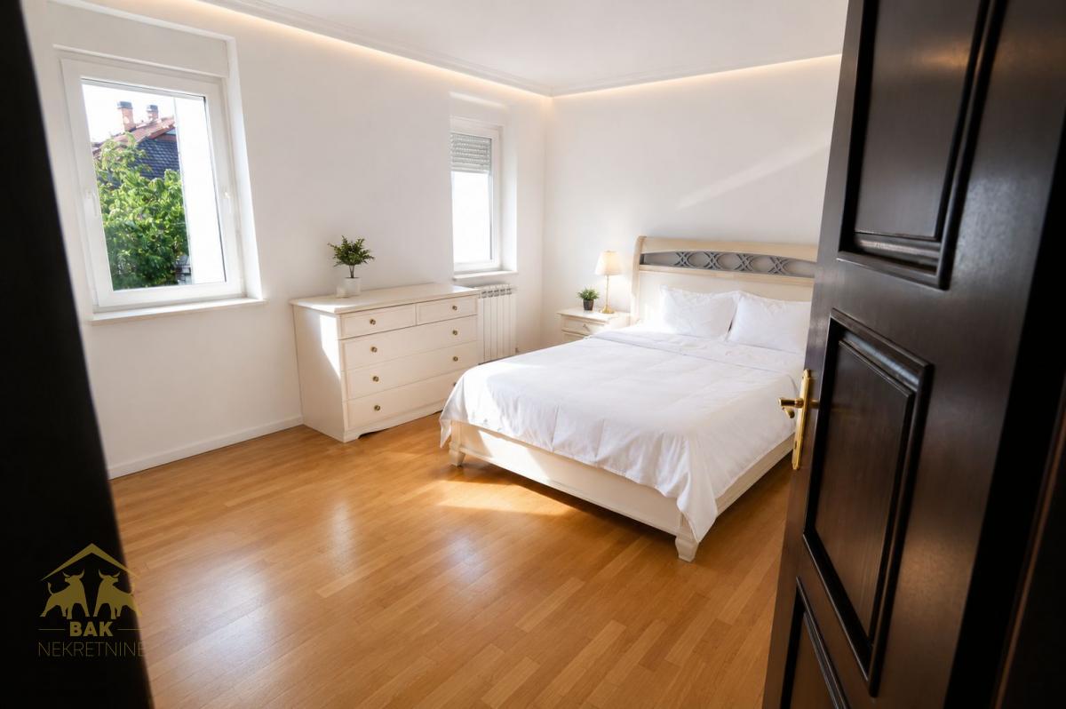 URBANA VILA SA POSLOVNIM PROSTOROM, PRVI RED DO NOVOG NASELJA